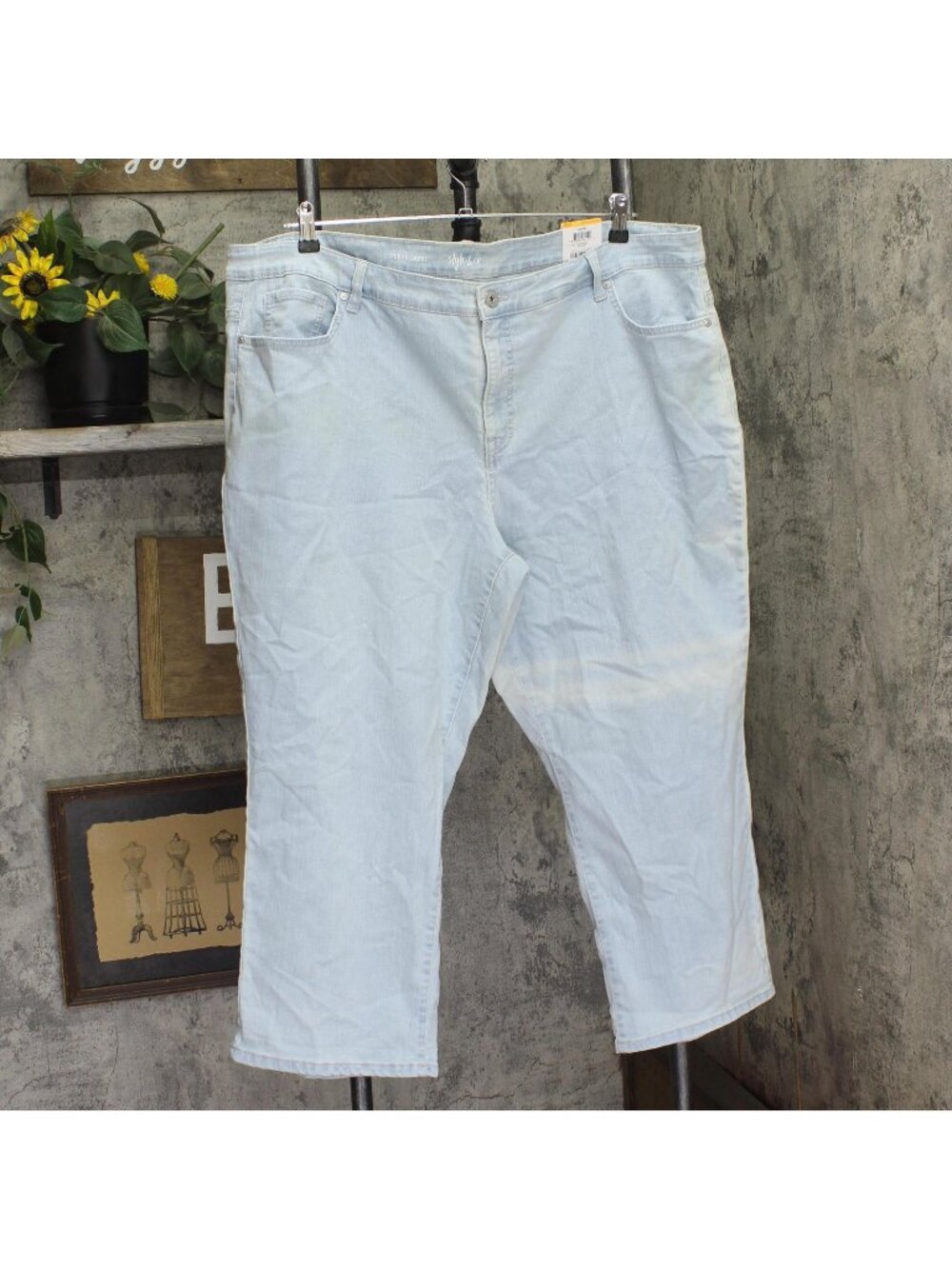 Style & Co. Curvy Cuffed Capri Jeans Mid Rise 100094906W Sedona Blue 24W